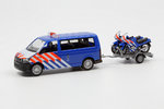 VW T6, Anhänger, 2 Motorräder Kon. Marechaussee/Militärpolizei Niederlande Herpa Benelux Sonderserie